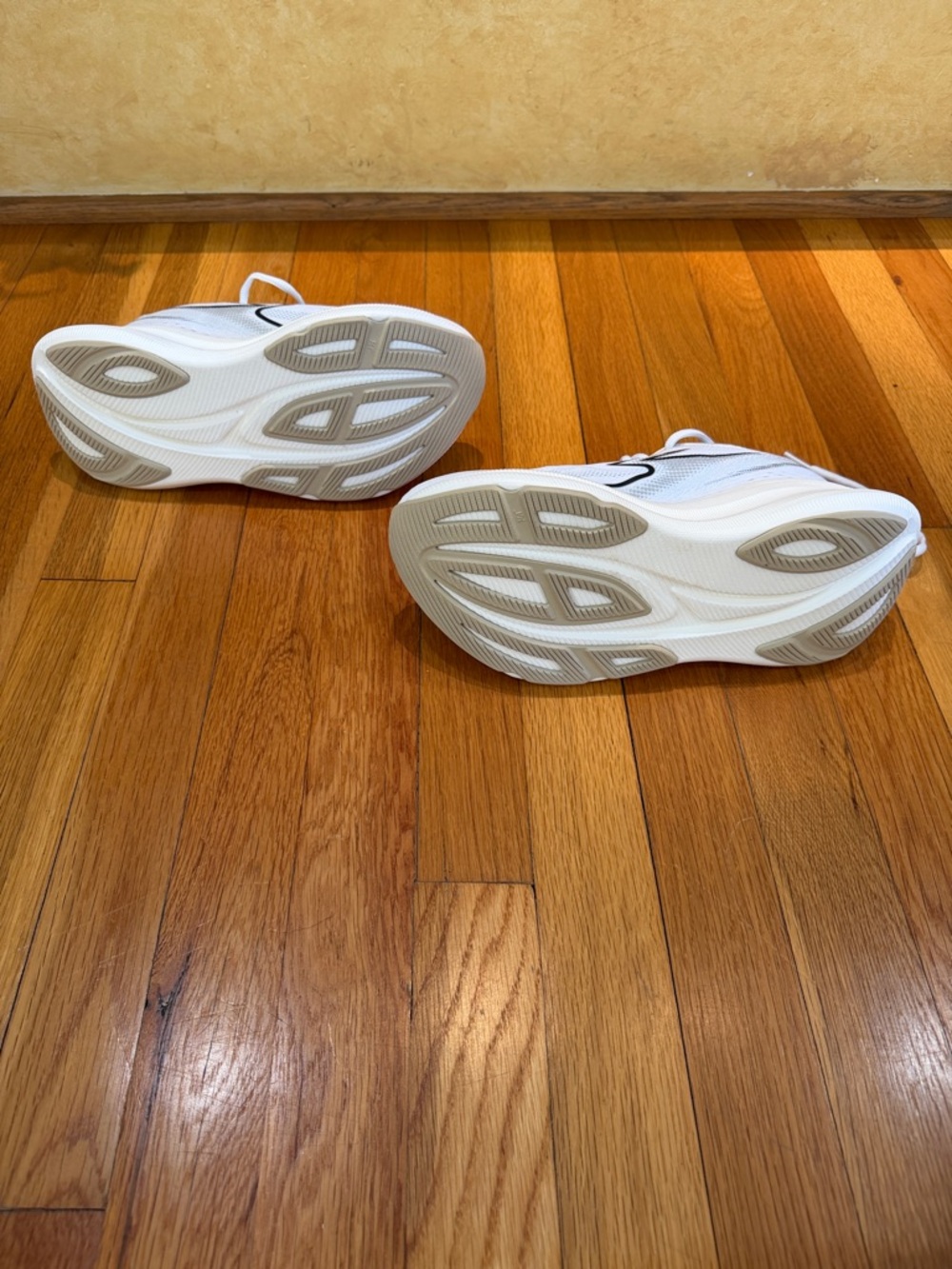Brand New White Women's 361 Degrees Eleos 2 Athletic Running Shoes - primo white - Picture 4 of 9